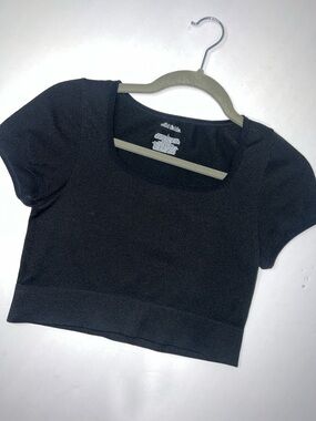 wild fable Black Scoop Neck Cropped Knit Tee size L